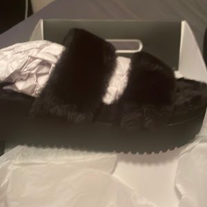Fashion nova faux fur sandal with platform